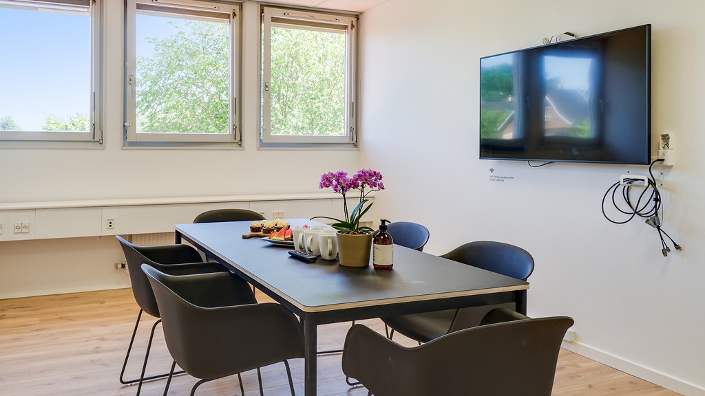 Kontorfællesskab centralt beliggende i Holte