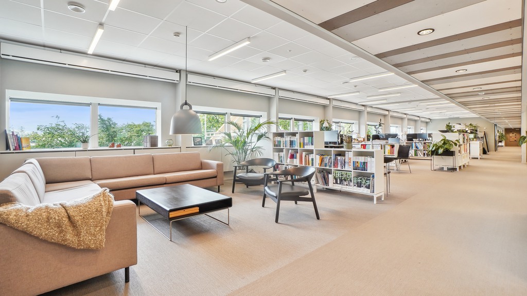 Kontor med international atmosfære på Amager