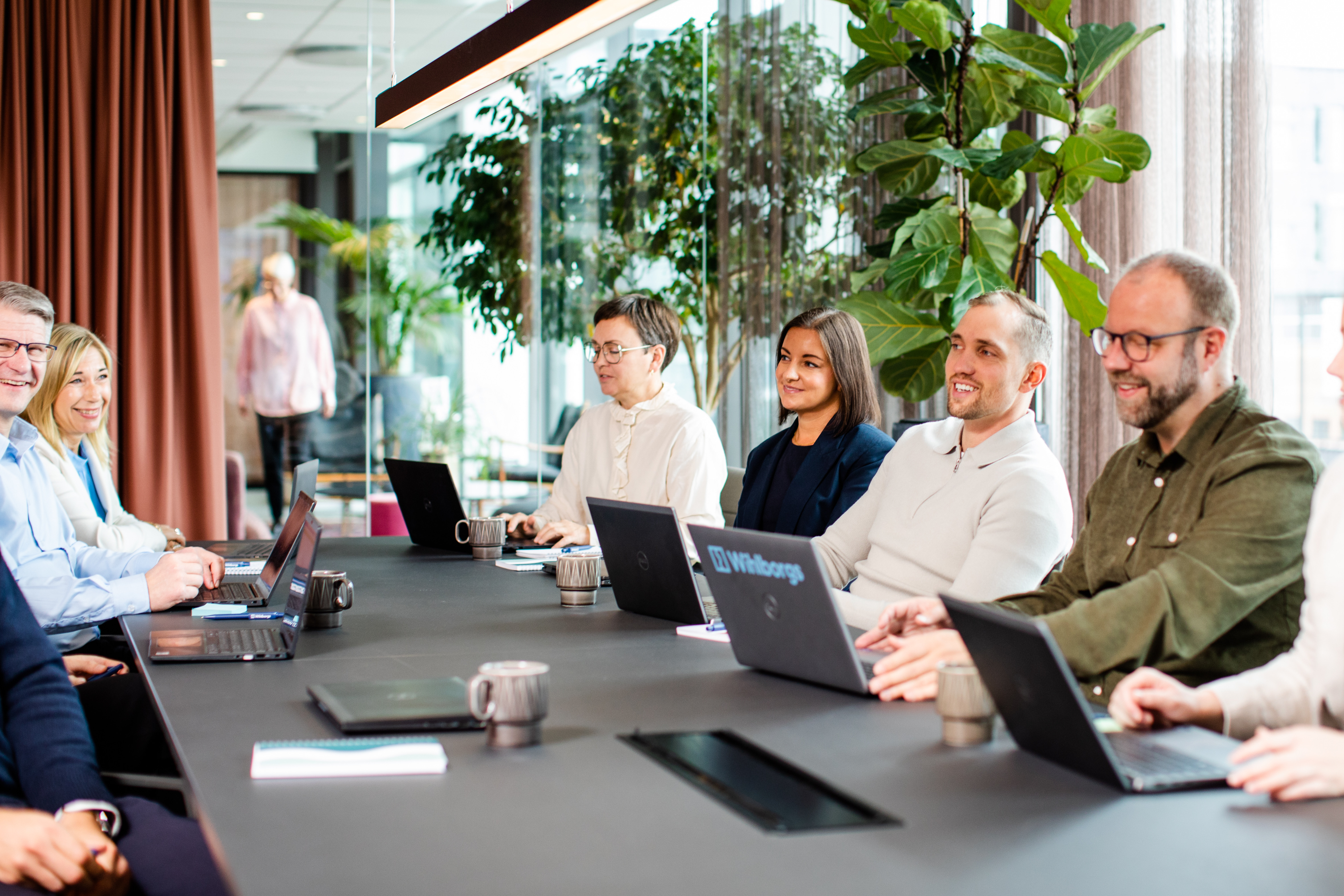 Grupp av personer i ett konferensrum