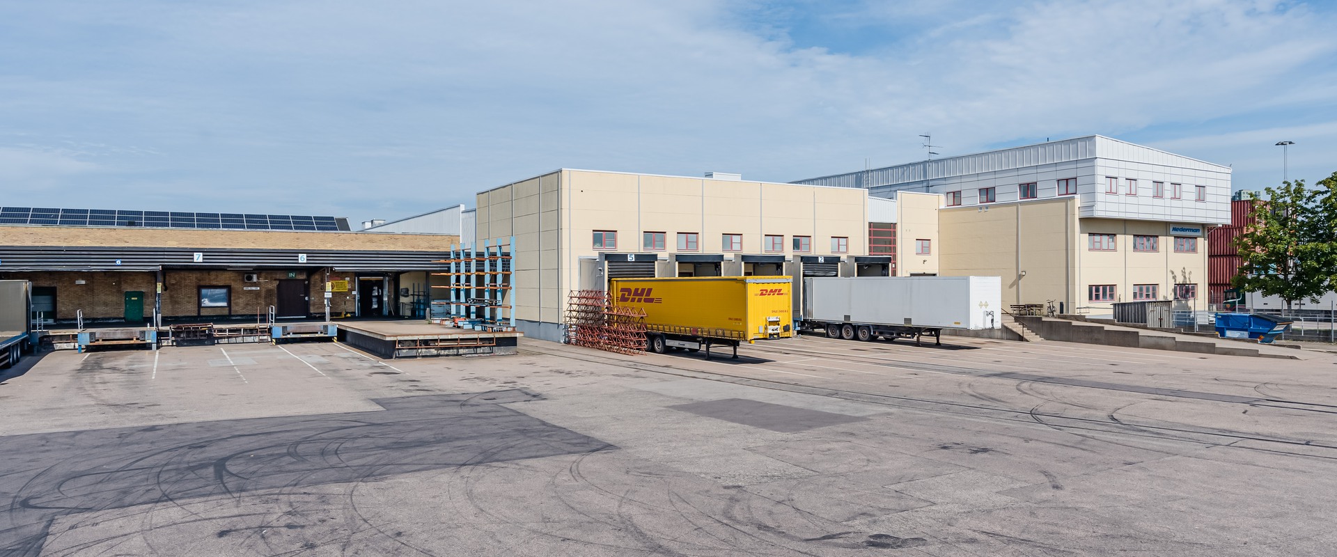 Lager med lastkaj i södra Helsingborg