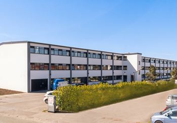 Ejendom med kontor og lager – klar til virksomhedens