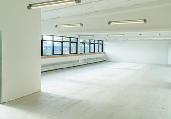 Funktionelt lejemål tæt på motorvej og letbane