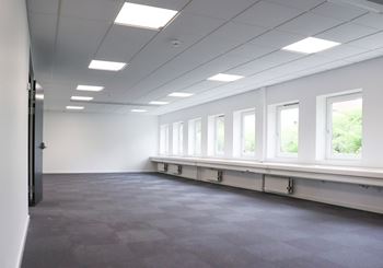 Åbent kontor i skønne grønne omgivelser