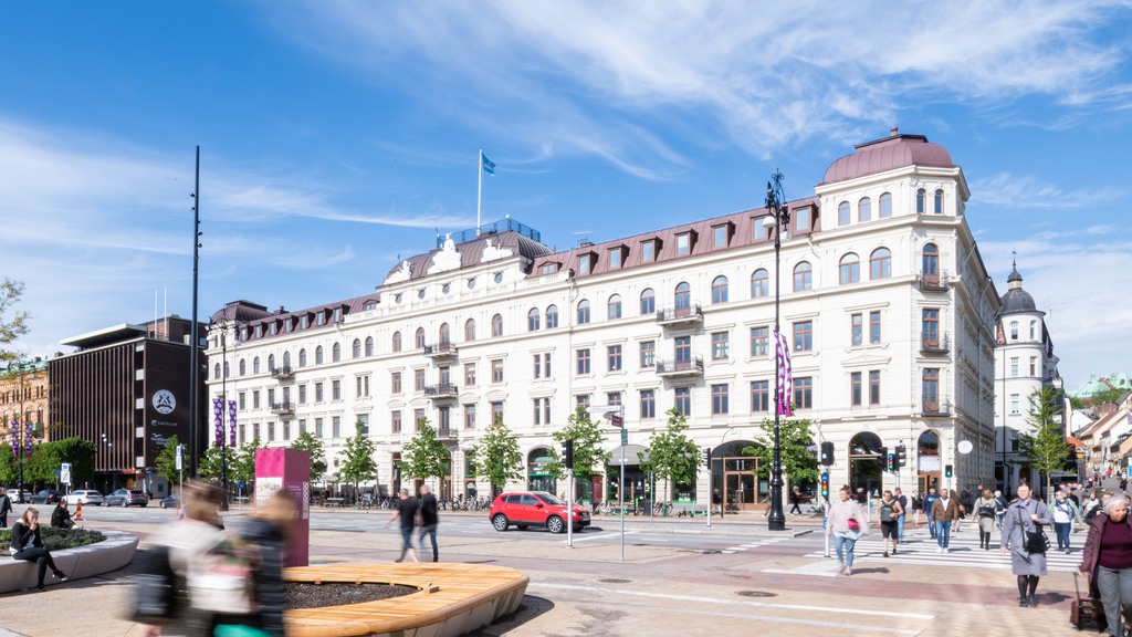 Fastigheten Sveas fantastiska fasad med vackra detaljer. 