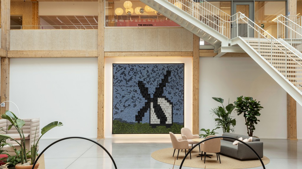 Hållbart konstverk i lobbyn i fastigheten Space 