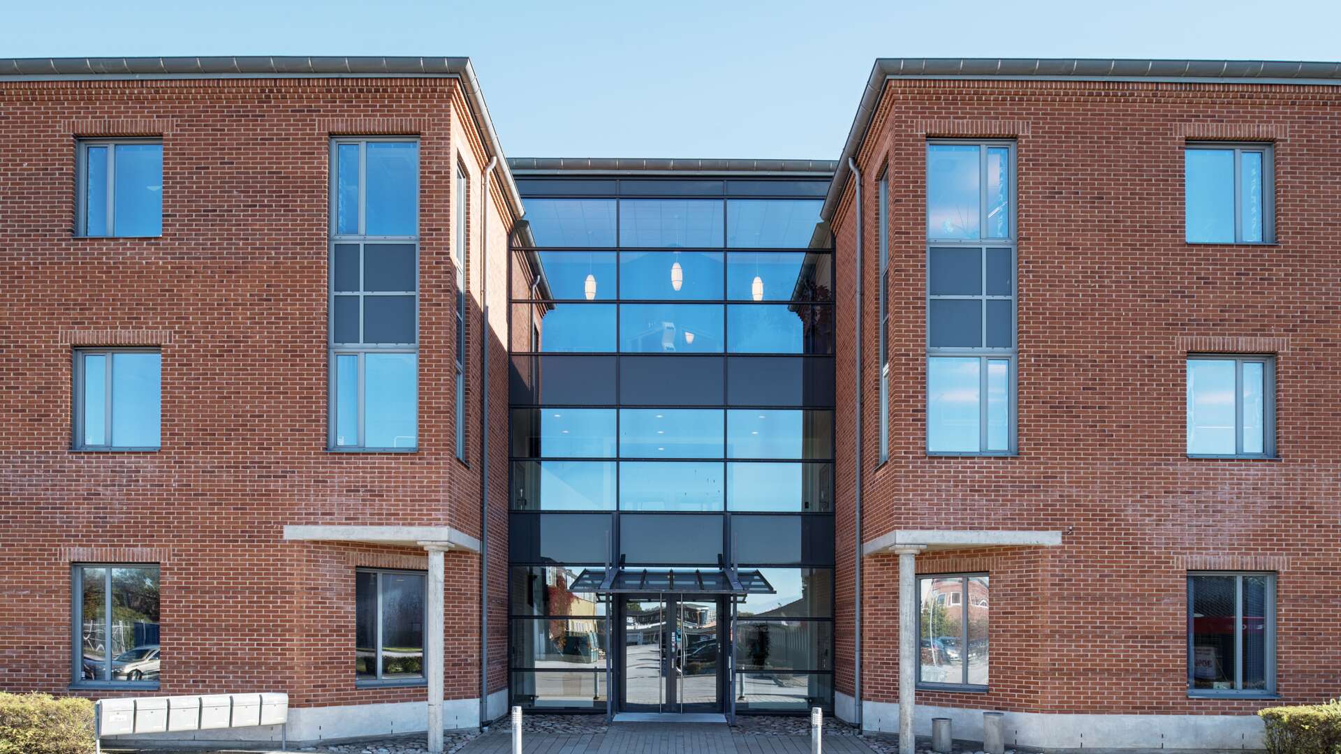 Töebacken 7, fastighet med lokaler för Kontor, butik, industri och lager på Åldermansgatan 13 nära Lund C.