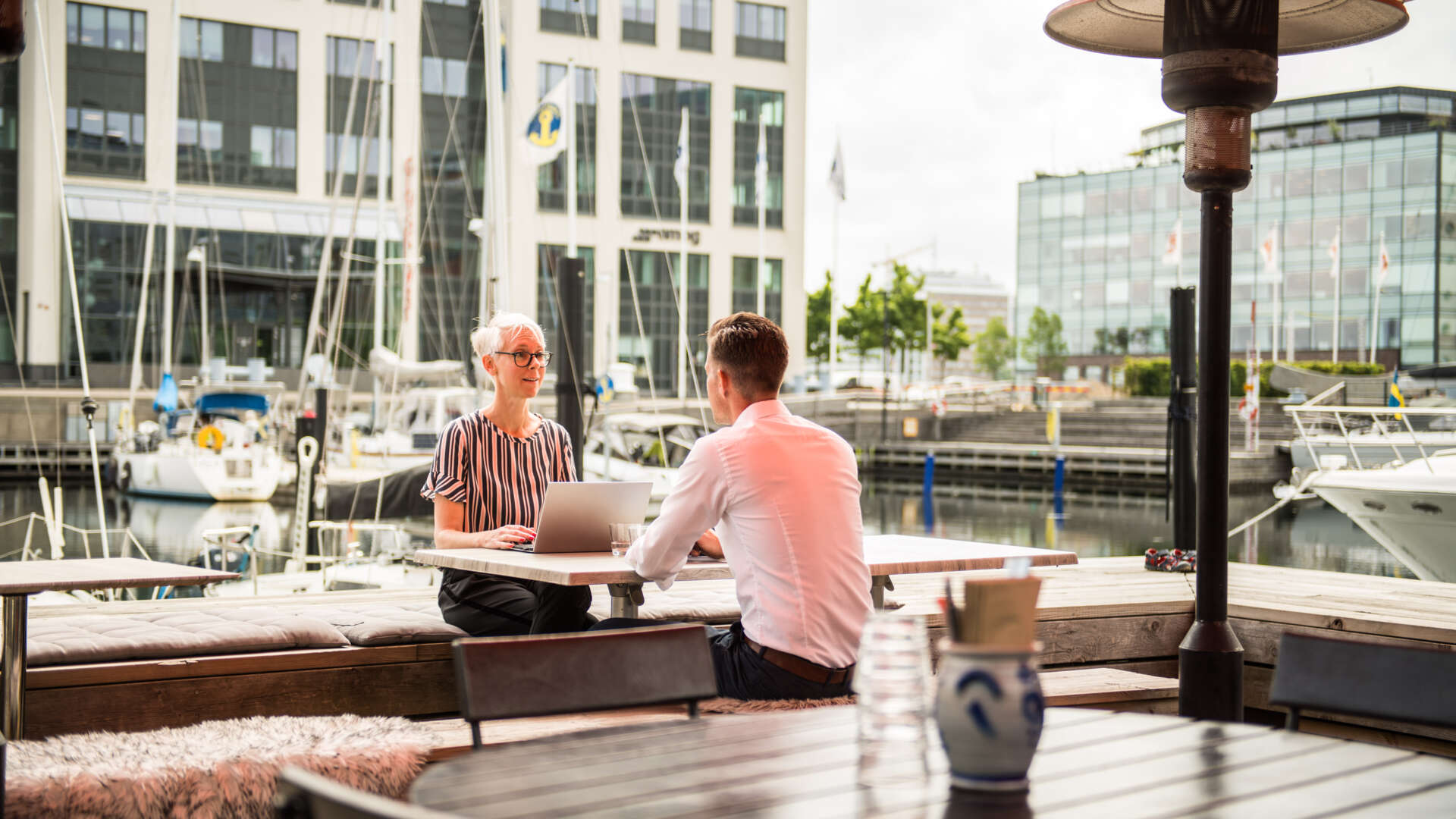 Med närhet till alla restauranger i Dockan blir det lätt att ta lunchmöten om du jobbar i kontorshuset Naboland.