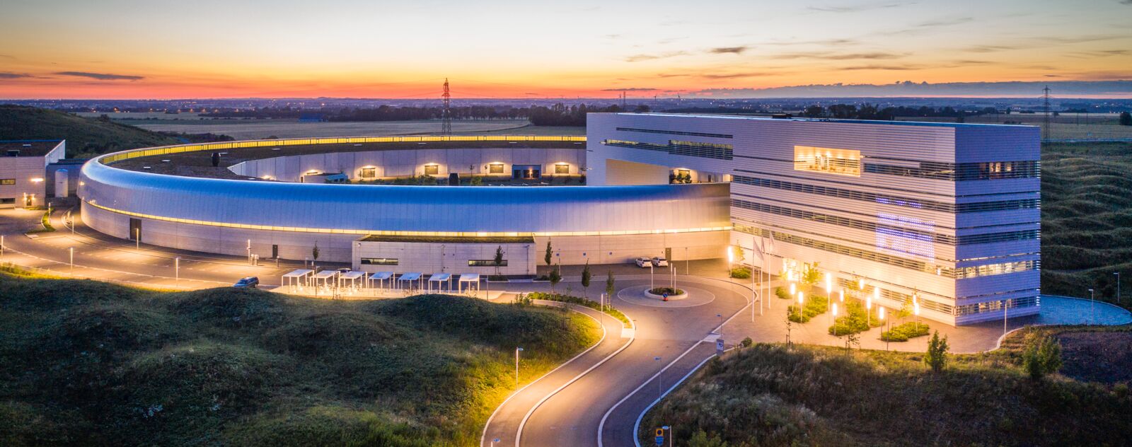 Max IV är Sveriges genom tiderna största infrastrukturprojekt inom forskning och invigdes i juni 2016