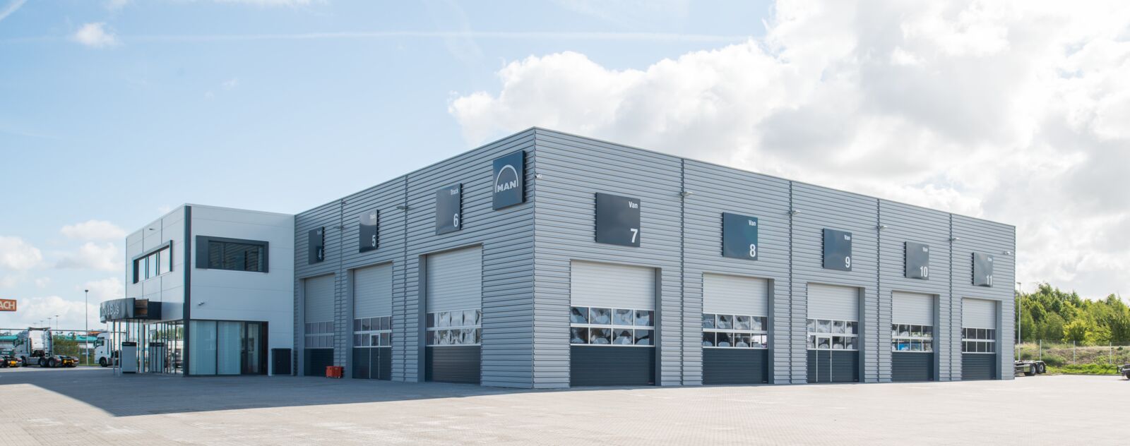 På Stora Bernstorp har Wihlborgs uppfört ett servicecenter för lastbilar och bussar till MAN Truck & Bus.