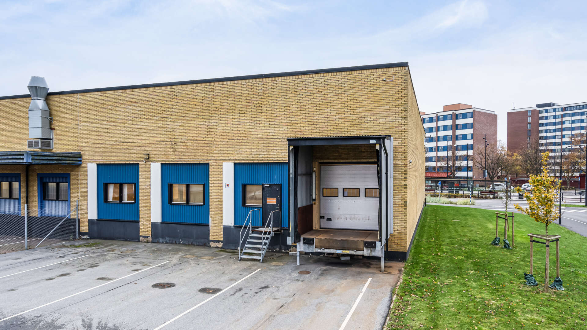 Mindre lagerlokal med lasthus