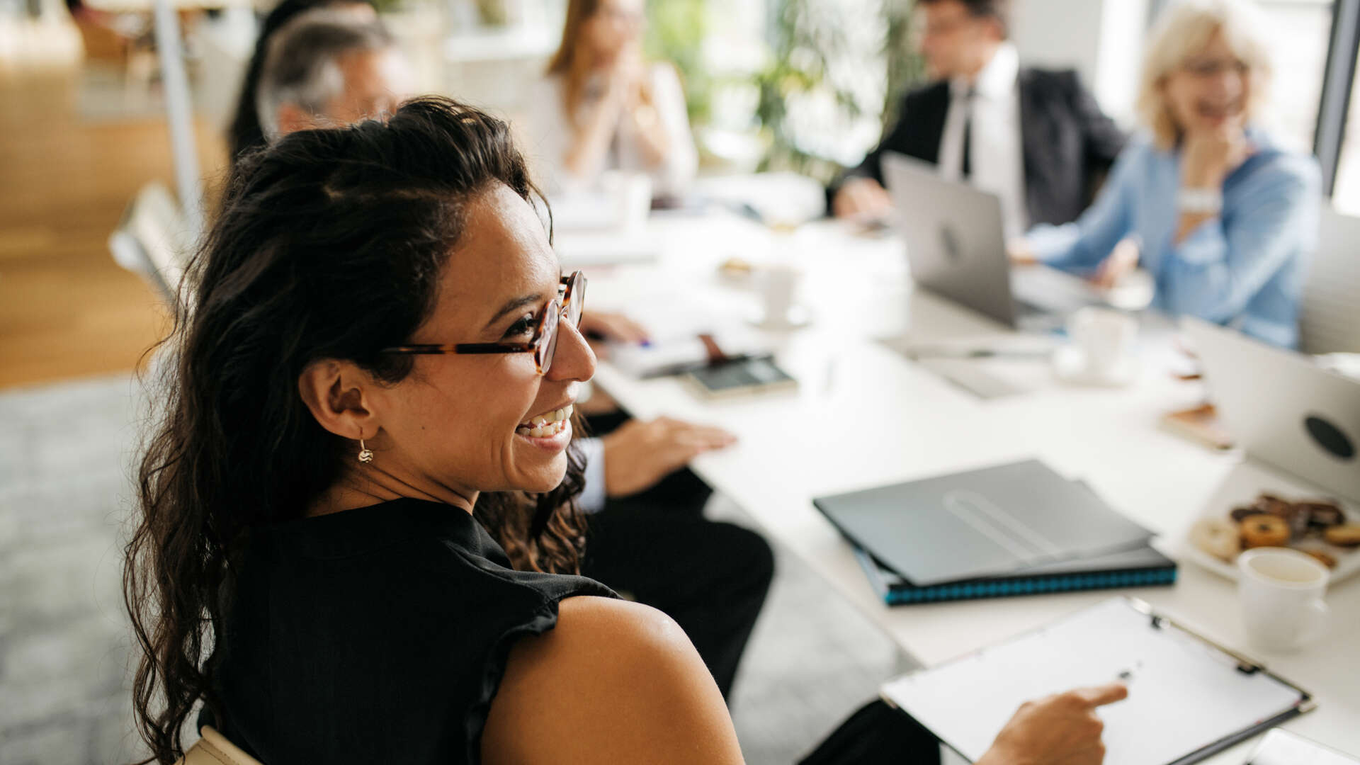 Skillnaden mellan synen på kontoret som arbetsplats och som mötesplats. 