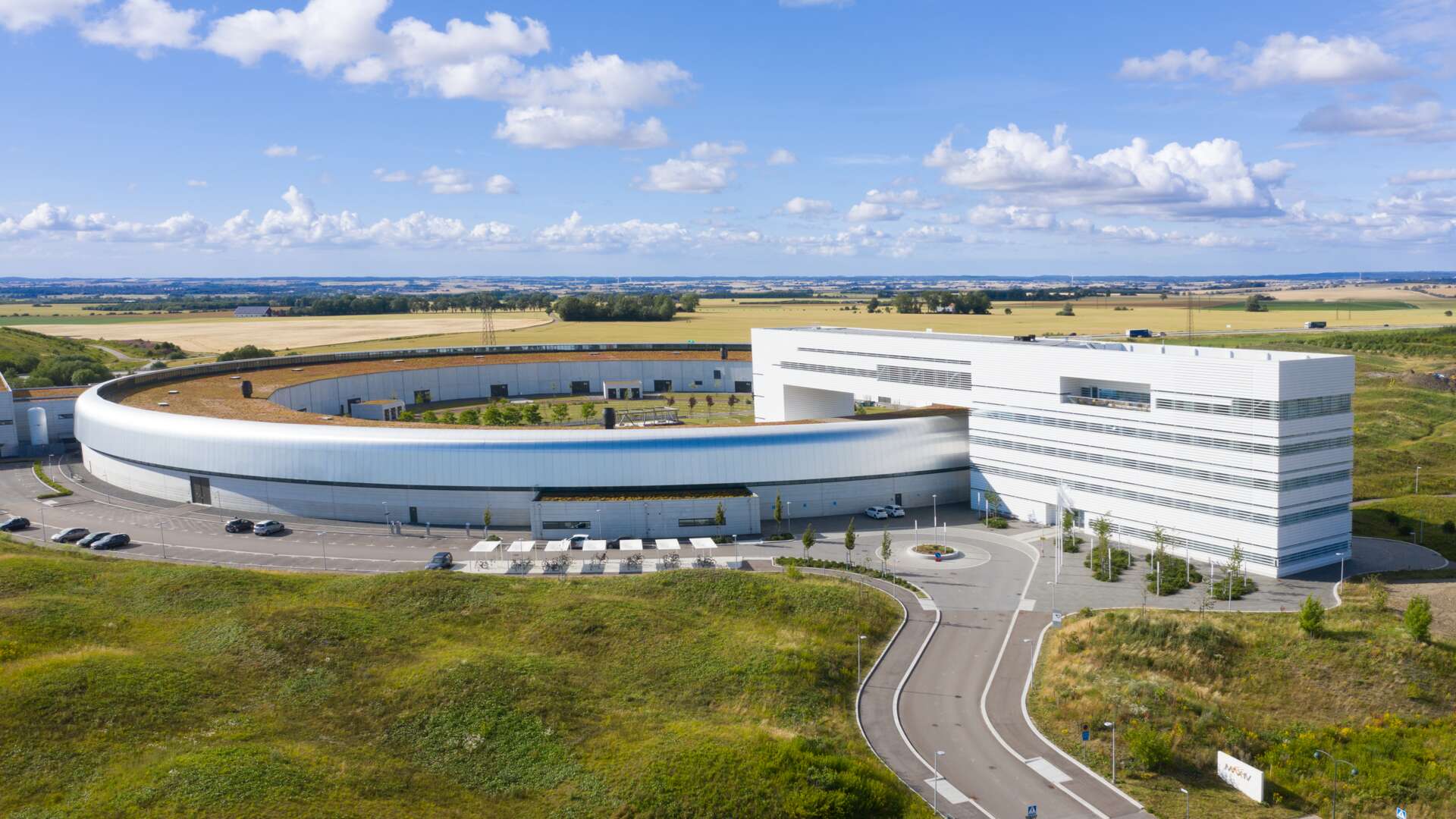 MAX-lab med sin runda siluett .