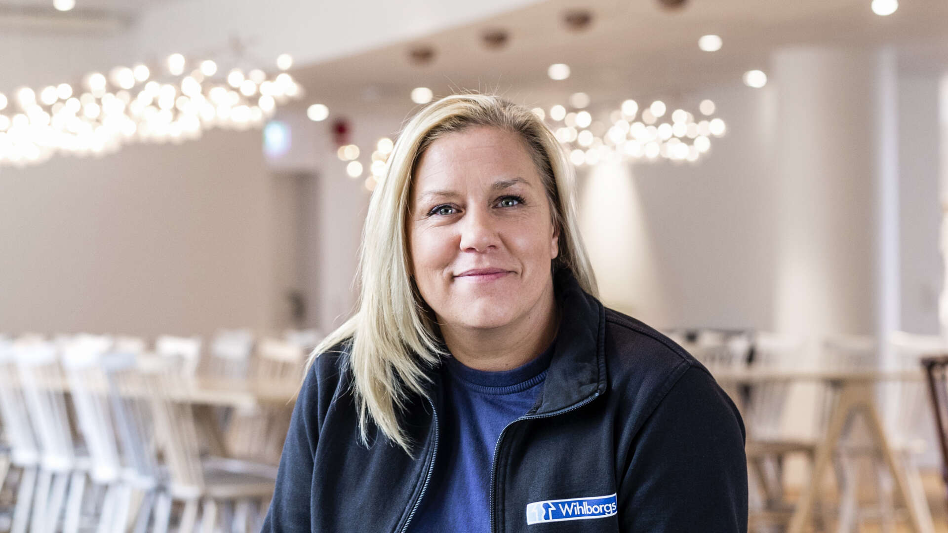 Susanna sitter i fikarummet på WIhlborgs Malmökontor.