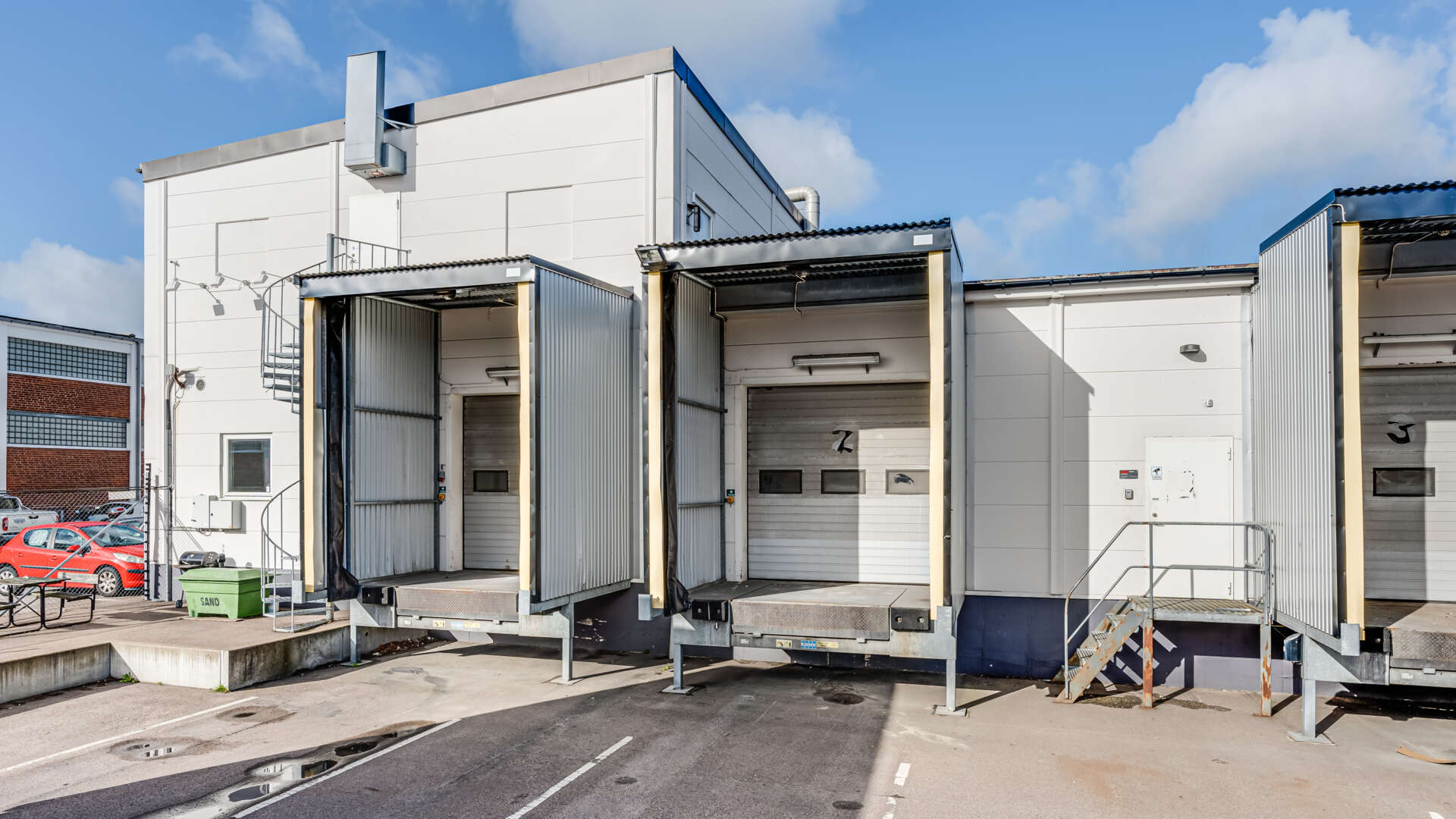 Lagerlokal med lastportar