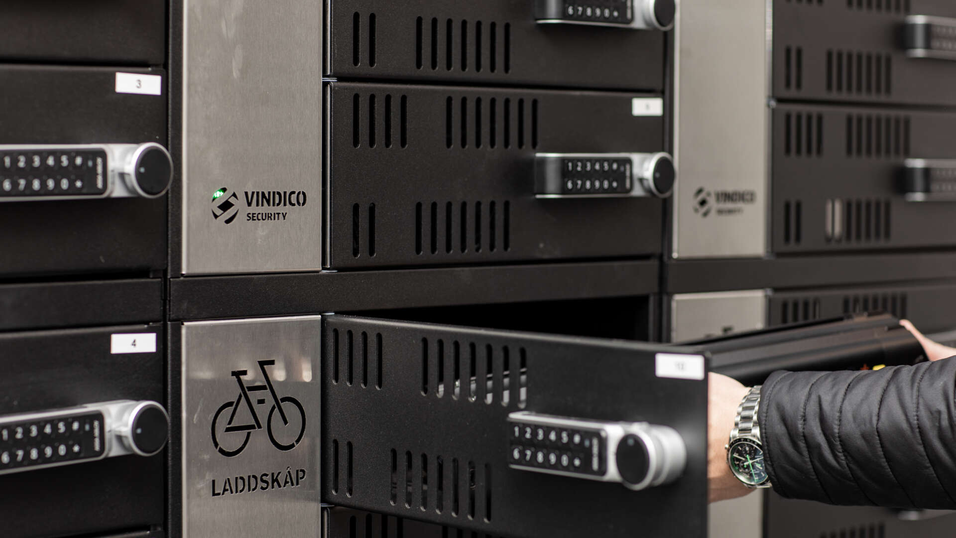 Laddskåp för cykelbatterier på Node.