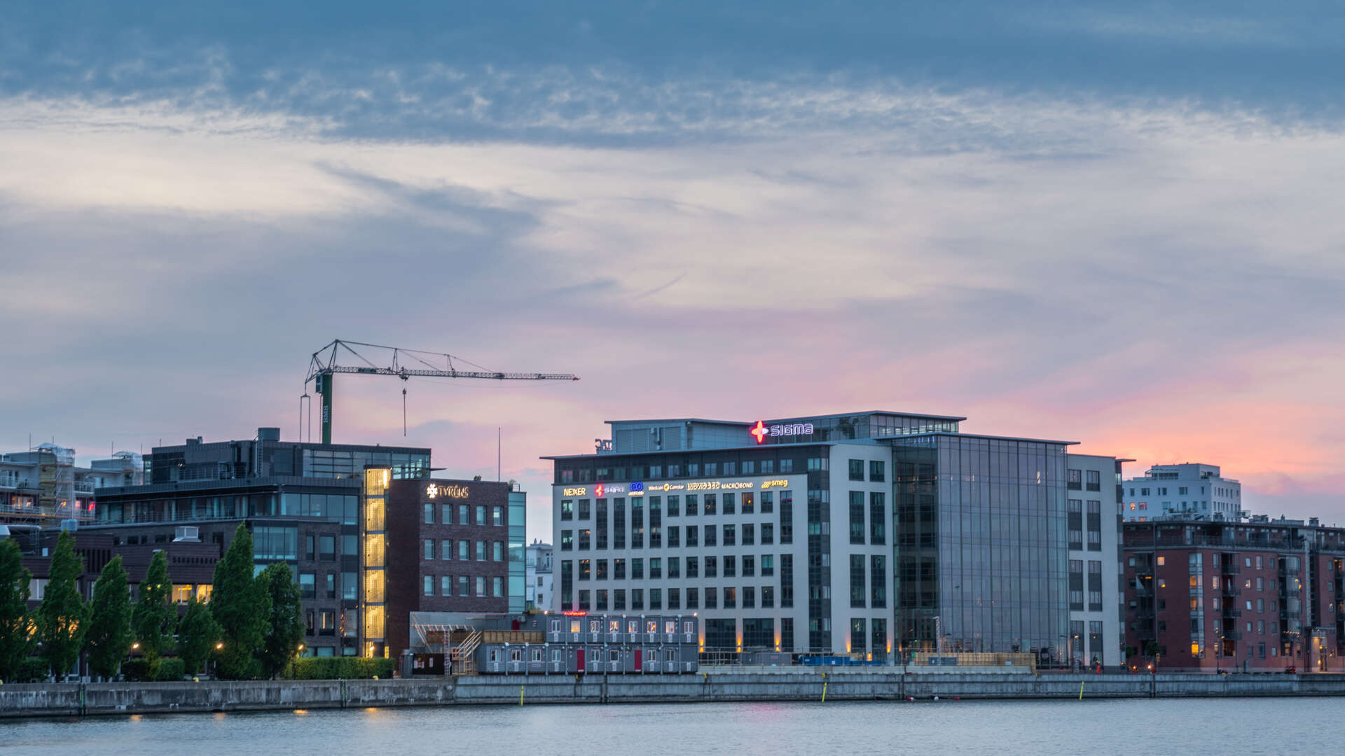 SOlnedgång över Torrdockan 6 i Dockan, Malmö.