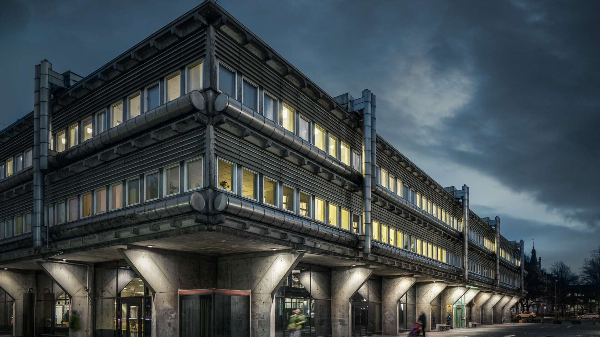 Kvällsbild av fastigheten Karin 13.