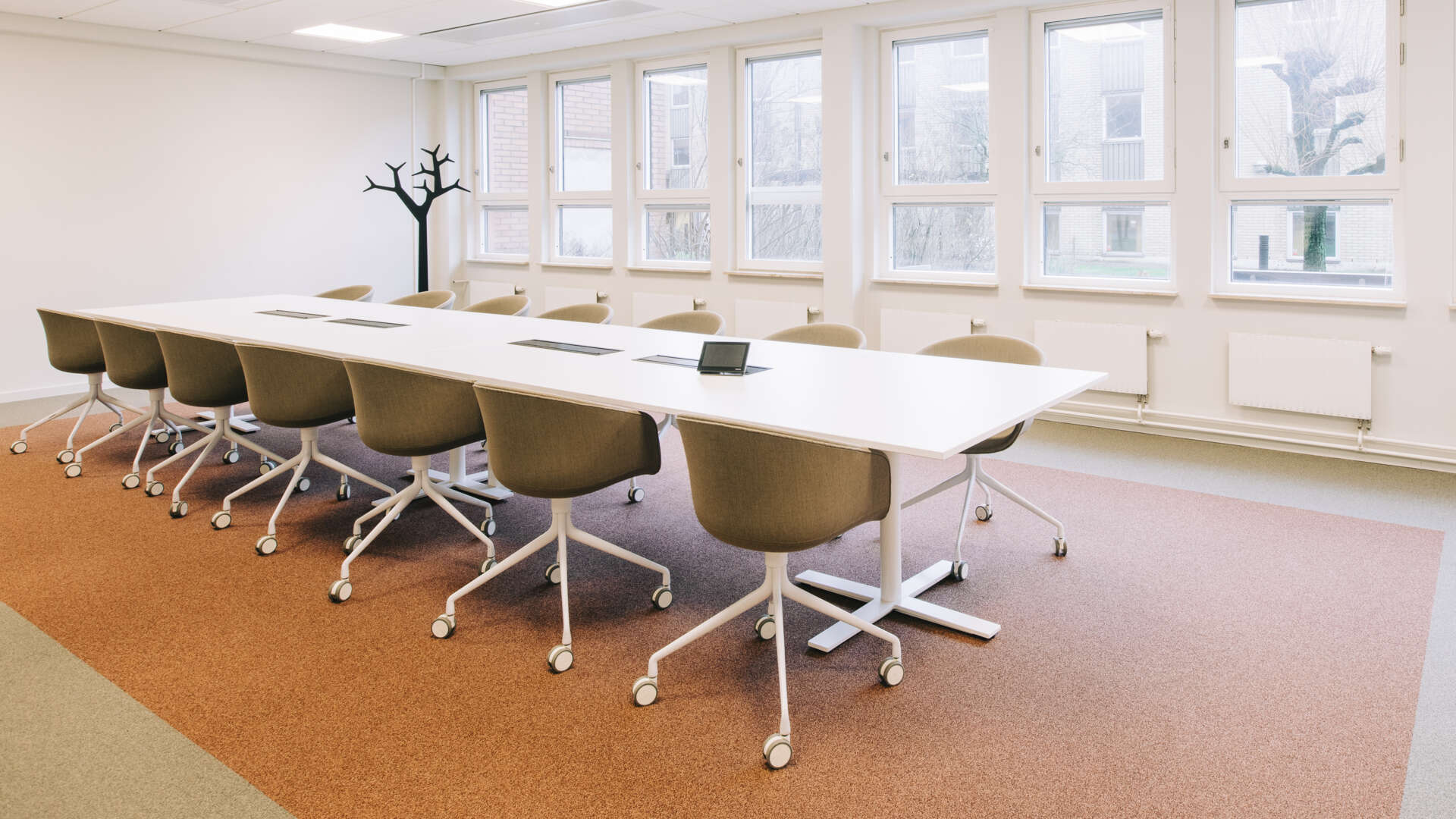 Konferensrum på Boplatsen med många sittplatser.