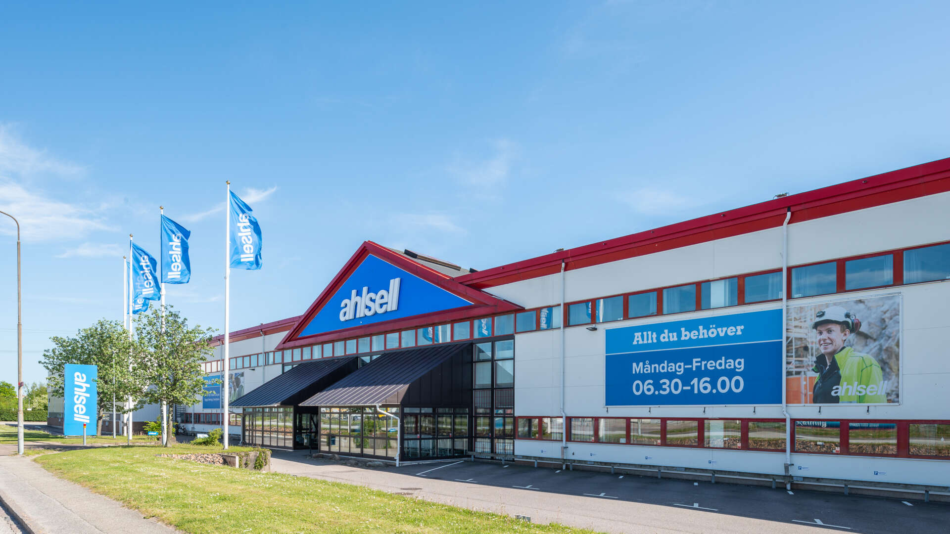 Entrén till Bronsdolken 25 i Fosie.