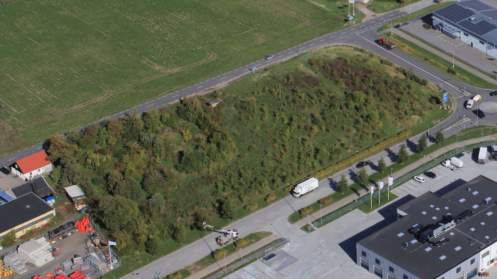 Sunnanå 12:16, tomten 